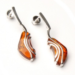Bernstein Ohrstecker geschwungen Cognac 