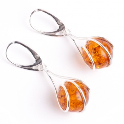 Moderne Ohrringe mit Bernsteinkugeln 