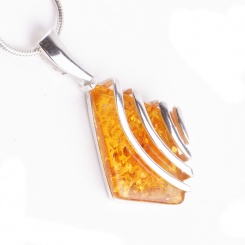 Bernstein Anhänger Raute mit Silber Cognac 