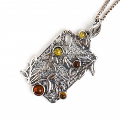 Gitteranhänger mit Blumen 