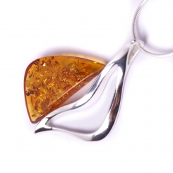 Bernsteinanhänger Cognac 