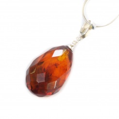 Anhänger in Faccetenschliff 