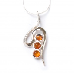 Silberanhänger mit Kugel aus Bernstein 