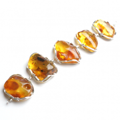 Modischer Armreif mit großem Bernstein 