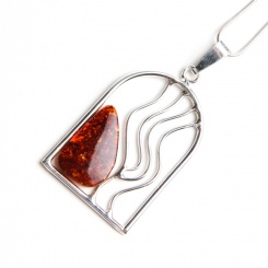 Bernsteinanhänger im Silberrahmen 